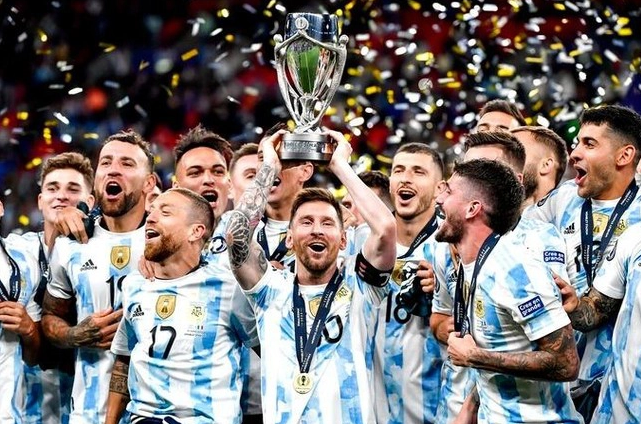 lionel-messi-chay-tron-sau-khi-gianh-chuc-vo-dich-world-cup-2022