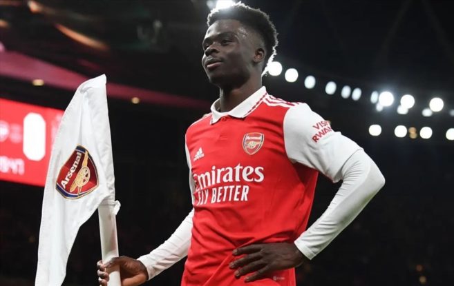 arsenal-da-co-duoc-chia-khoa-vang-de-giu-chan-bukayo-saka-2023